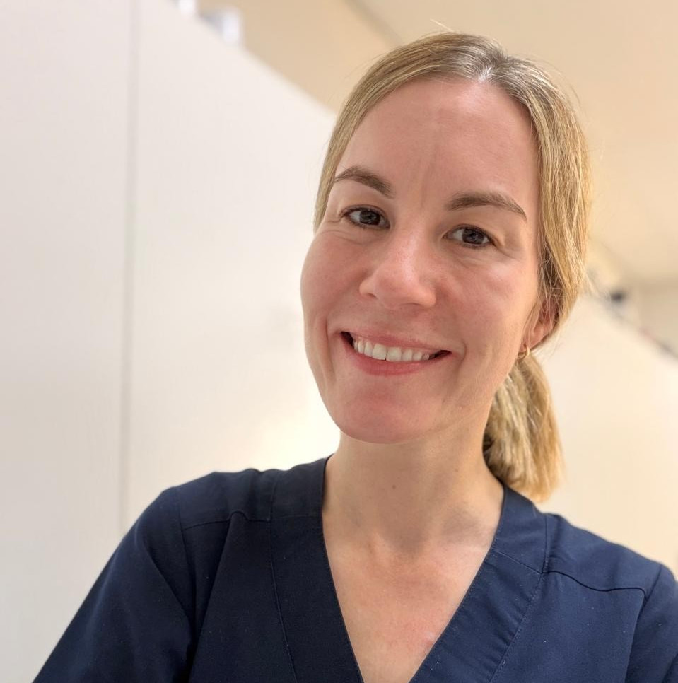 Dr Kathryn Nieuwenhuis Dr Kathryn Nieuwenhuis
